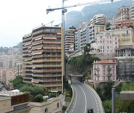 One-way traffic on blvd. du Larvotto