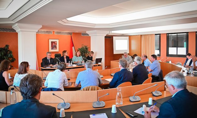 Minister presents transport policy initiatives