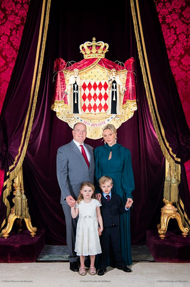 New official portrait of Prince and family