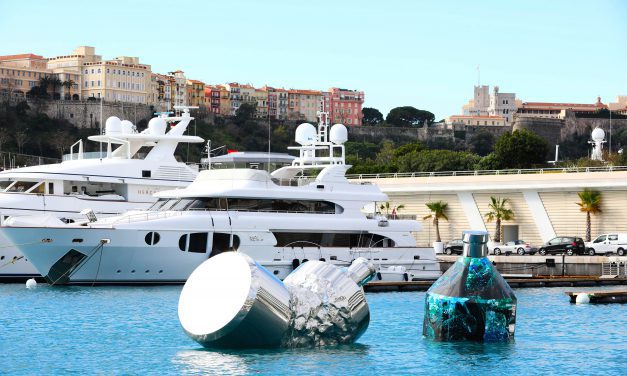 Message in two bottles floats in Port Hercule