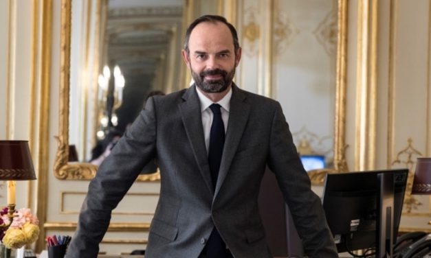 French PM sets out strategy to end lockdown