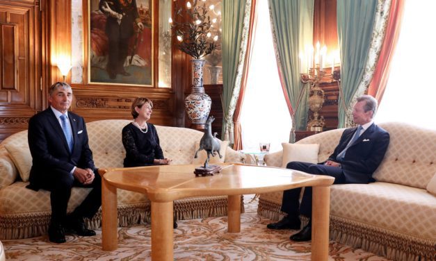 Ambassador presents credentials to Grand Duke of Luxembourg