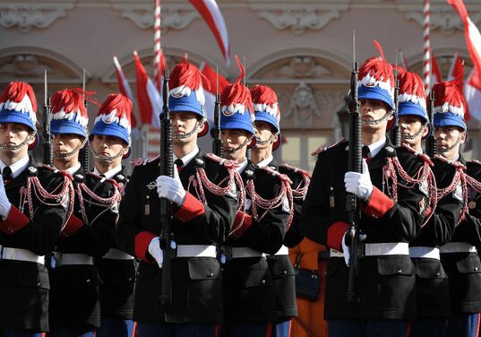 Once again Prince’s carabinieri ceremoniously change guard at Palace