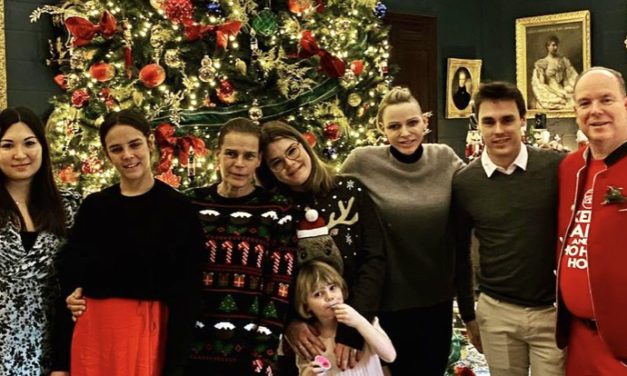 HSH Prince Albert and family pose for fun festive snaps
