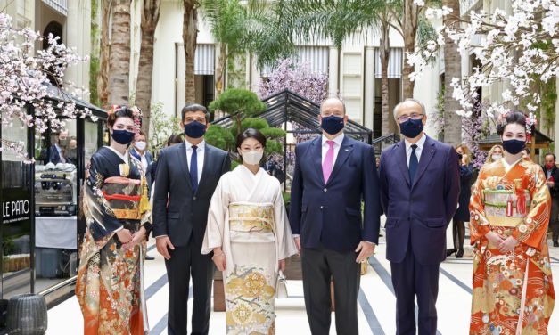 Cherry Blossom blooms in Hôtel de Paris