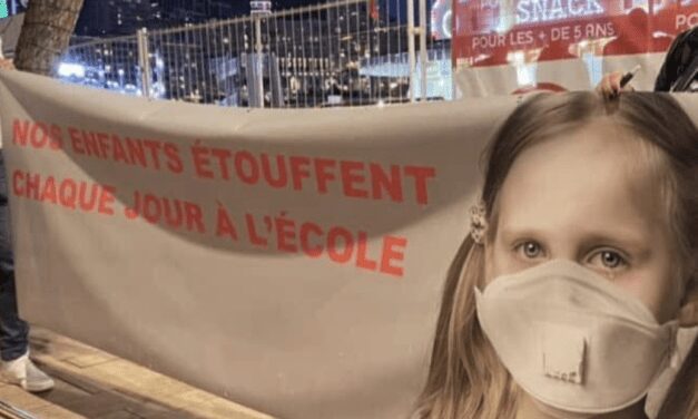 Parents campaign against face masks in school