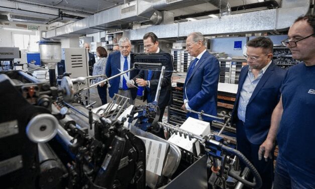 Minister visits Monaco graphics company
