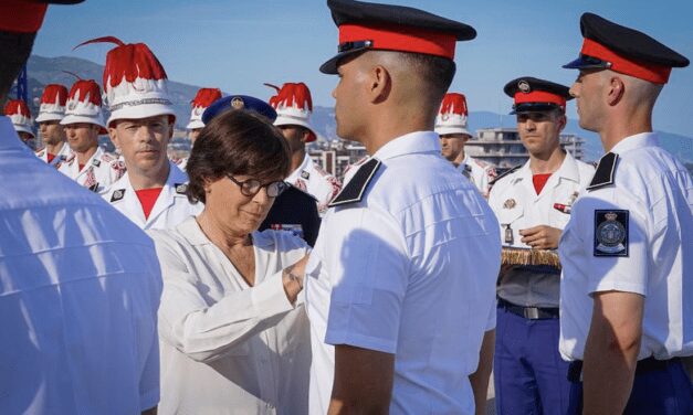 Princess Stéphanie does the honours for graduating carabiniers