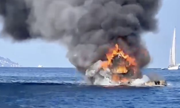 Boat burst into flames off coast of Bordighera before sinking (video)