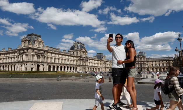 Tourists flock back to France after pandemic