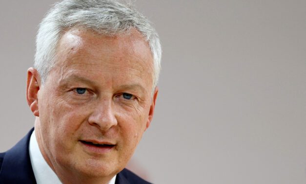 French banks pledge to limit fee increases to 2% in 2023