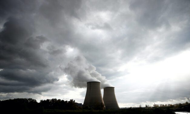 Strikes disrupt power output at French nuclear plants