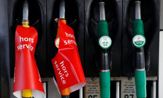 Fuel shortages spread south as 1 in 3 petrol stations hit