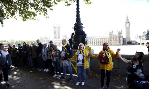 Leading media outlets urge US to end prosecution of Julian Assange