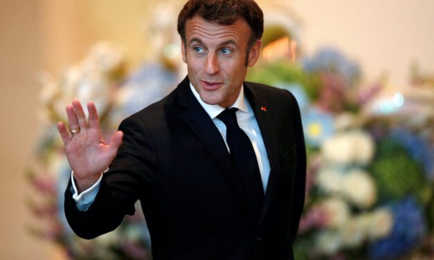 Macron hosts European CEOs to counter US move temptation