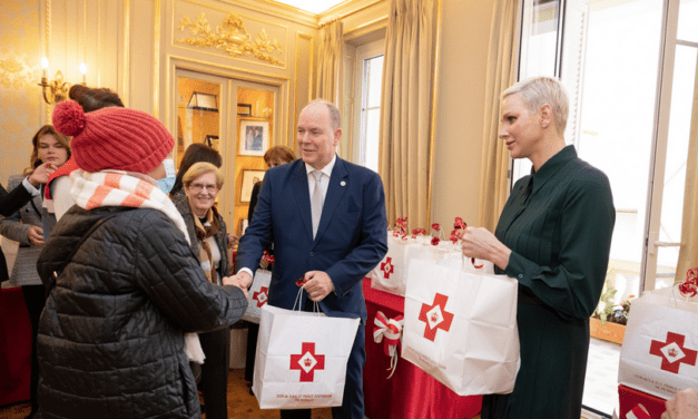 Prince, Princess, present Red Cross parcels for National Day