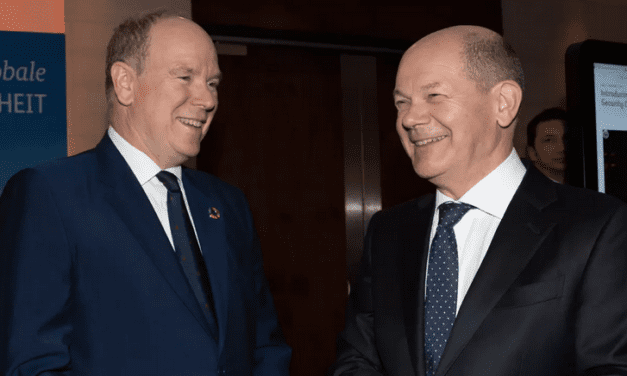 Prince accepts Sustainable Development prize in Germany, thanking others