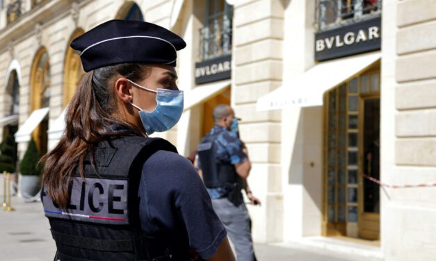 Police hunt suspects after daylight armed robbery at Bulgari store in Paris