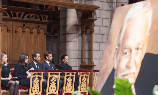 Grandchildren pay tribute to Prince Rainier