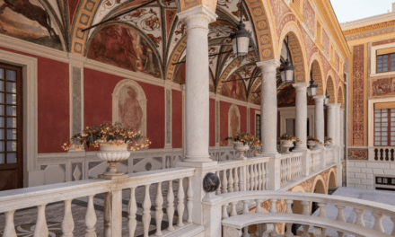 Hundertjähriges Jubiläum von Fürst Rainier im Schloss mit "Der Fürst zu Hause" gefeiert