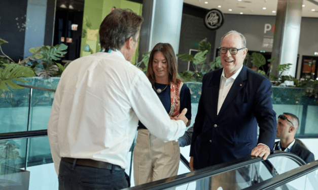 Sovereign drops by Budapest athletics exhibition