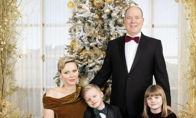 Palace publishes Princely family Christmas portrait