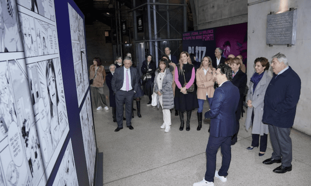 Minister of State visits Manga exhibition on gender violence