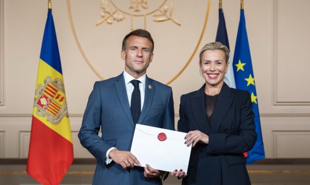 Monaco ambassador to Andorra presents credentials to Emmanuel Macron