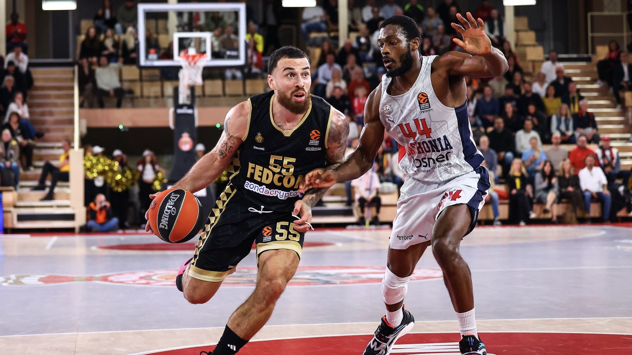 Mike James surpasses 5,000 point milestone in Roca Team victory over ...
