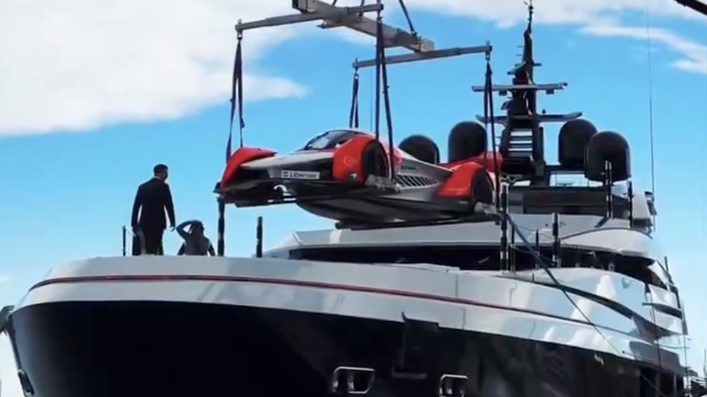 McLaren on a Megayacht: Monaco Grand Prix kicks off with 3.5 million euro supercar stunt