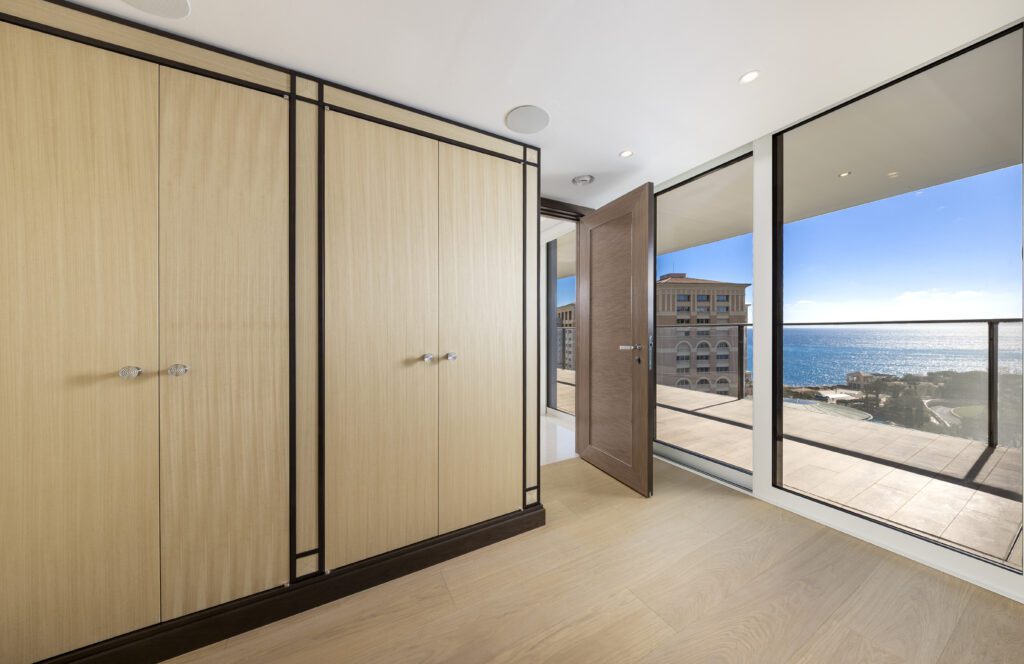 Sale – Bayhouse – 269 sqm – €25m
