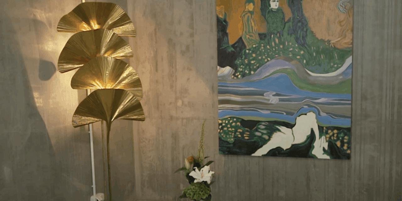 An exhibition outside of space and time