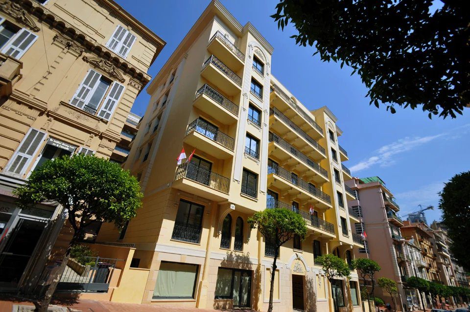 Rent: Monator – 2 rooms 109 SQM – 12,8k EUR