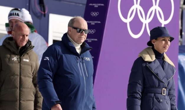 Prince Albert II presents medals on Olympic opening weekend