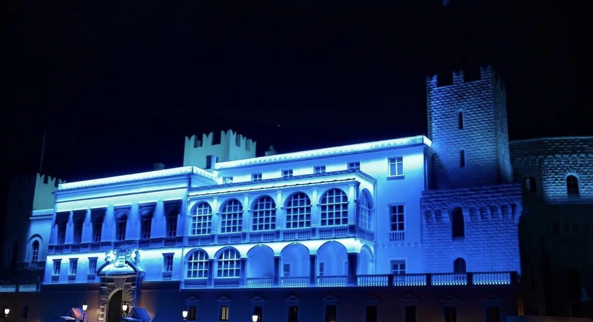 Palace illuminated blue in tribute to fallen police