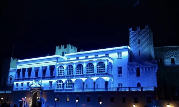 Palace illuminated blue in tribute to fallen police