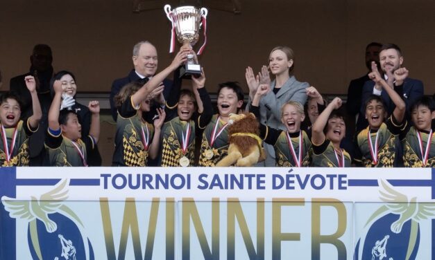 Prince Albert II and Princess Charlène crown Singapore champions