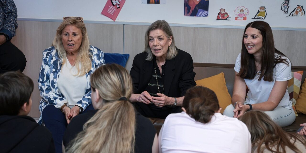 Princess Caroline visits Jeune J’écoute to support youth mental health efforts
