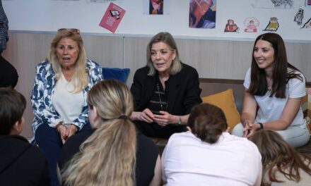 Princess Caroline visits Jeune J’écoute to support youth mental health efforts