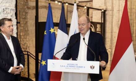 Prince Albert II visits prehistoric exhibition in Saint-Raphaël