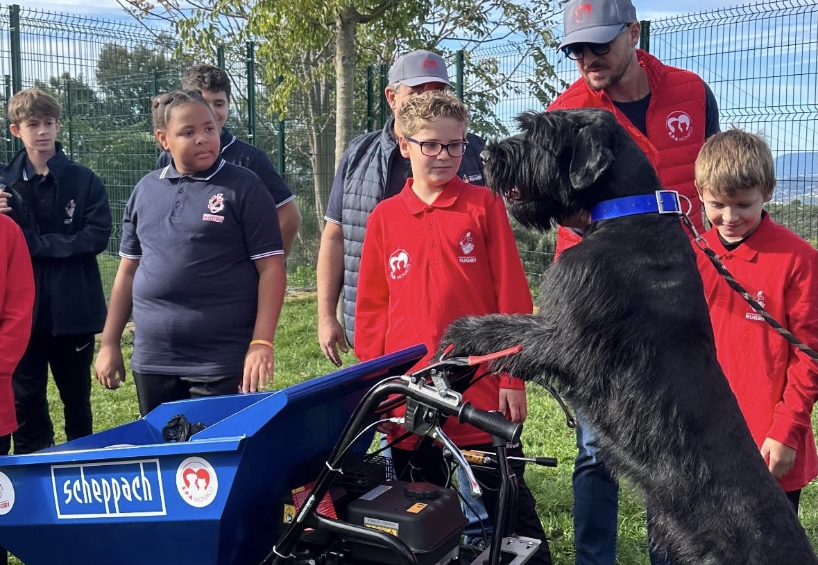 Young rugby players support Monaco animal shelter